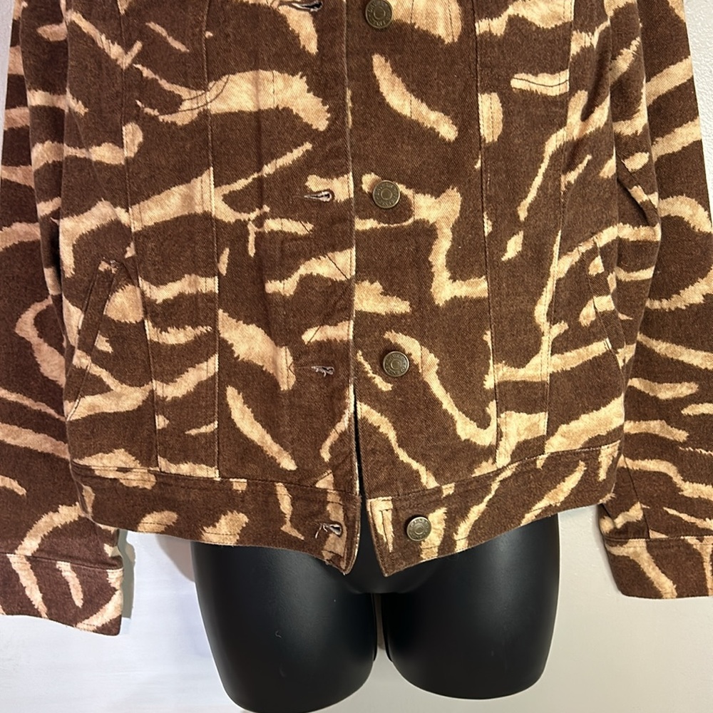 Lauren Jeans Co Women’s Animal Print Cotton Denim Jacket size large like new. - Picture 3 of 6